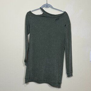 Love Fire Sweater distressed Olive NWT Sz XS WOMEN USA